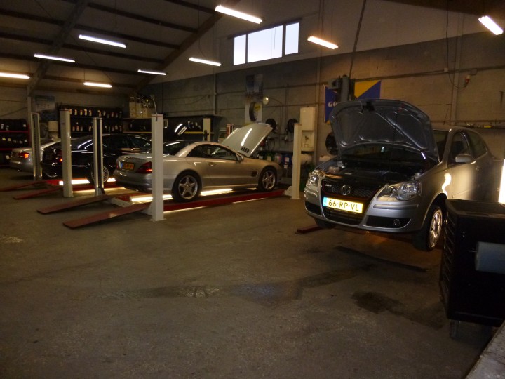 De werkplaats van Rubik Auto's V.O.F. te bruinisse